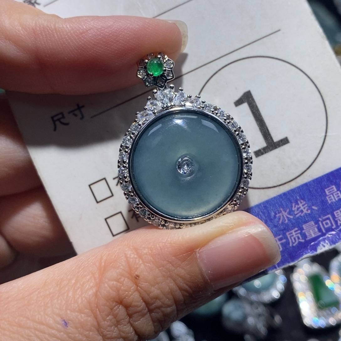 翡翠未镶嵌颈饰翡翠