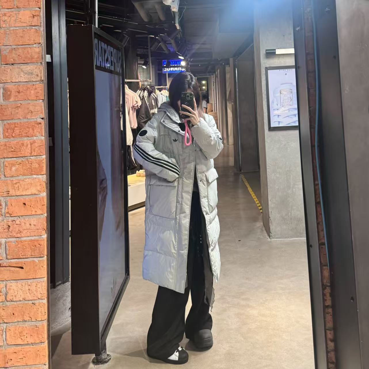 adidas三叶草 暖「芯」科技保暖长款运动鸭绒羽绒服 KC2566