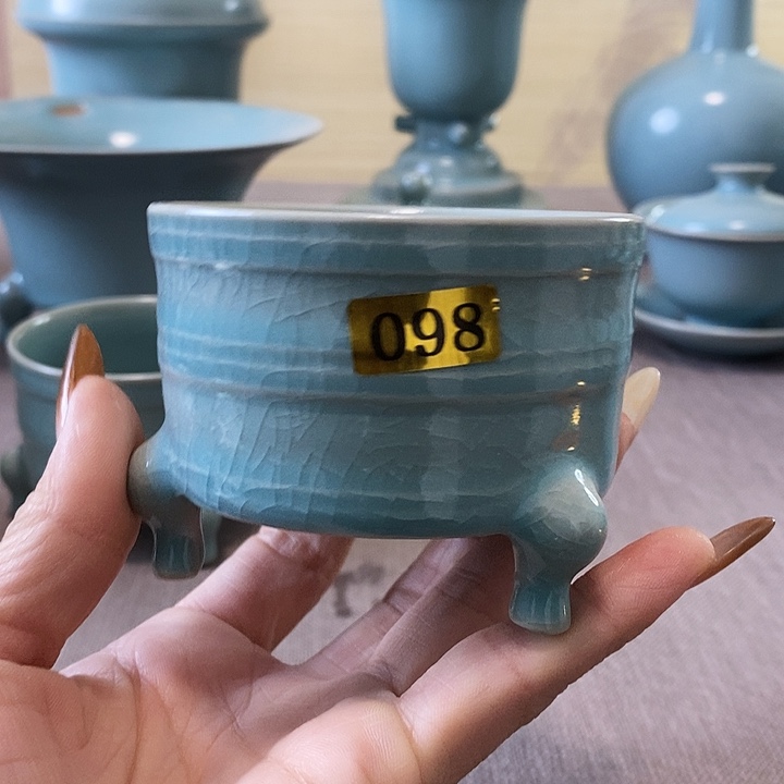 瓷片三足遵一一一一一一一暇