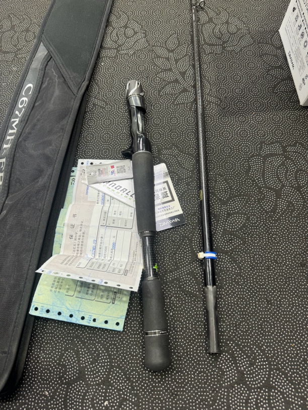 九，蛙人路亚竿，枪柄67mh，极微使用杆身无磕碰，环氧极微裂，国行卡