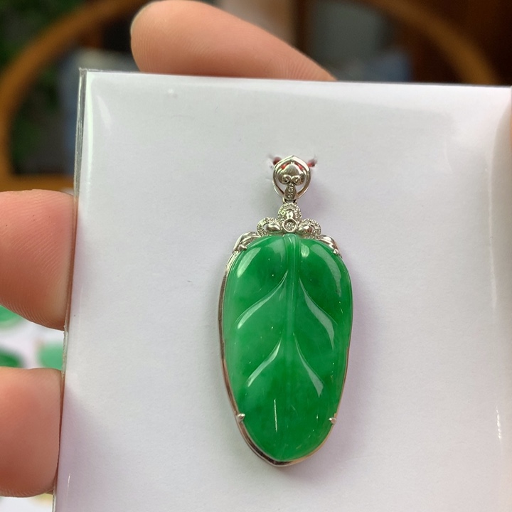 翡翠18K金镶嵌颈饰翡翠吊坠
