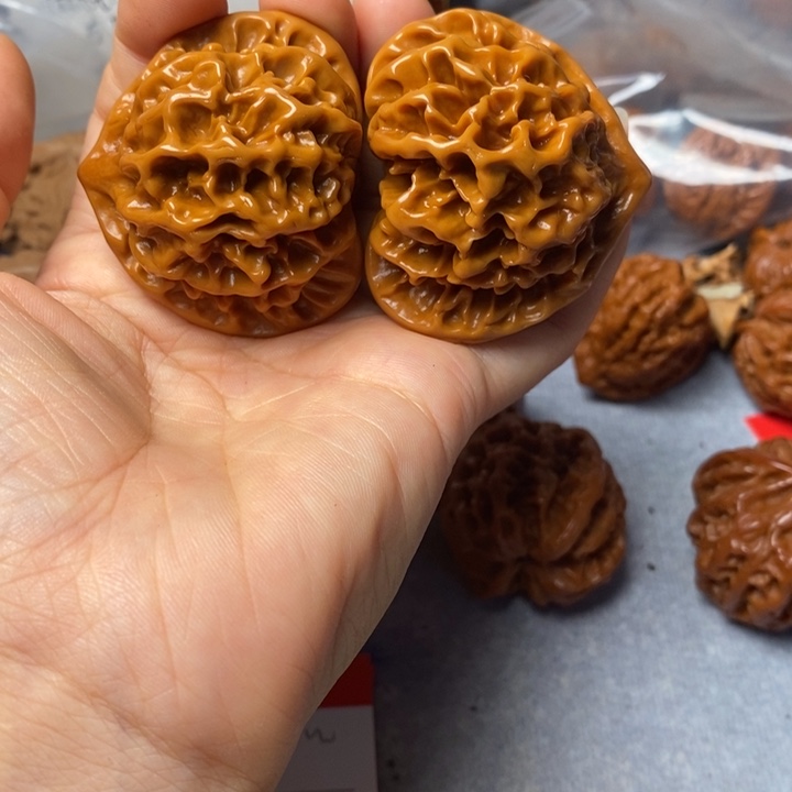 文玩核桃吊坠帝王