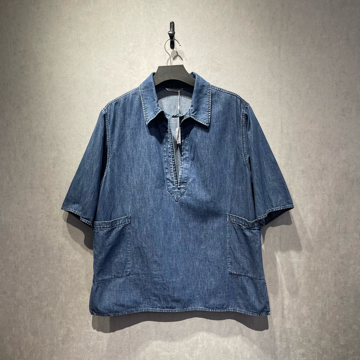 99新 Valentino/华伦天奴 经典v领牛仔短袖/52码/DY215247