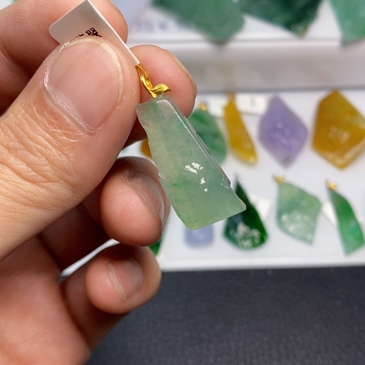 翡翠未镶嵌颈饰翡翠