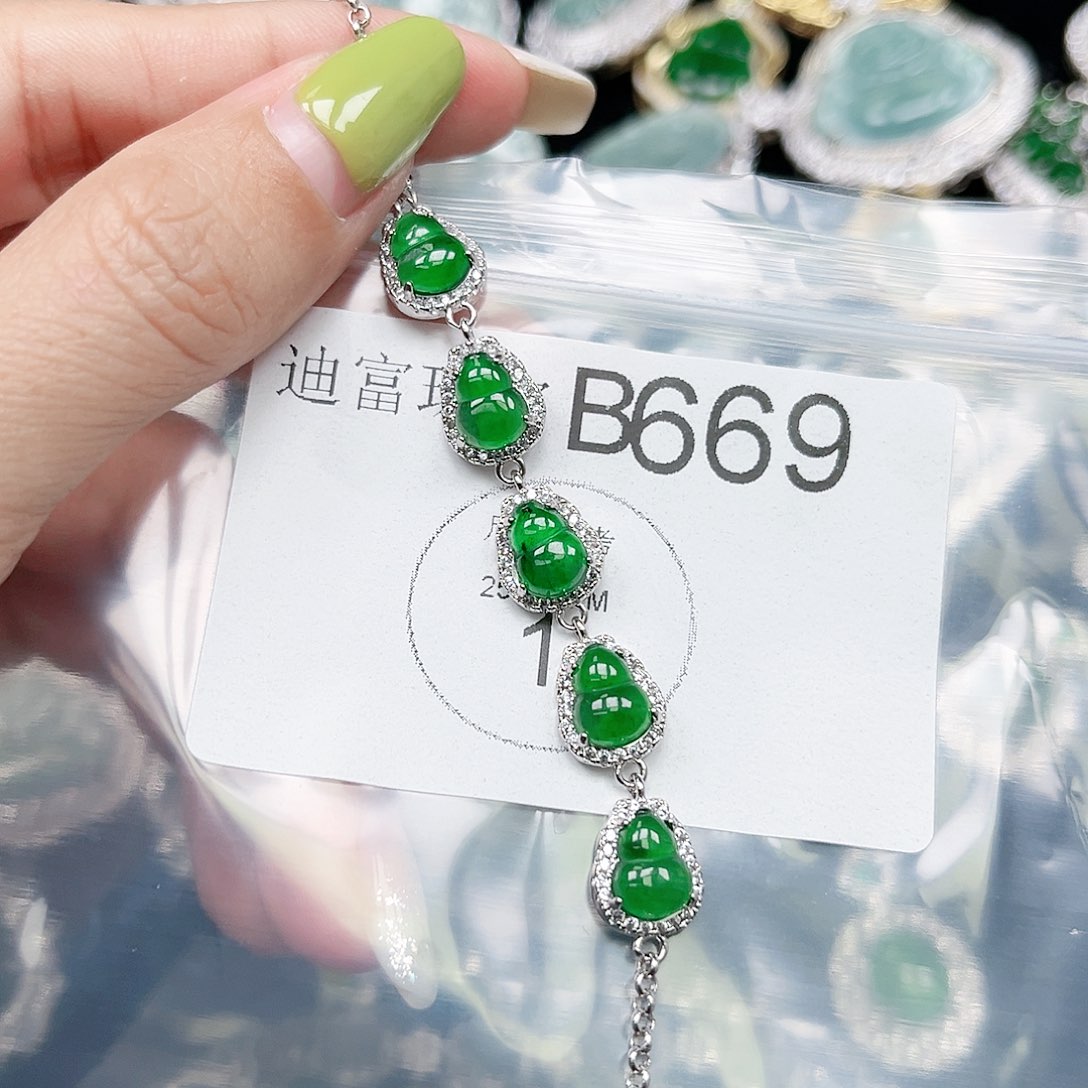 翡翠颈饰未镶嵌翡翠669