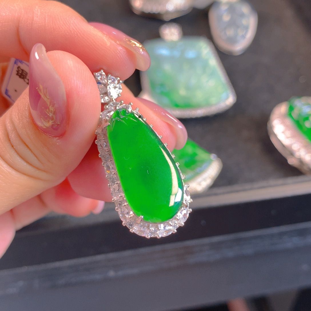 翡翠颈饰银S925镶嵌翡翠