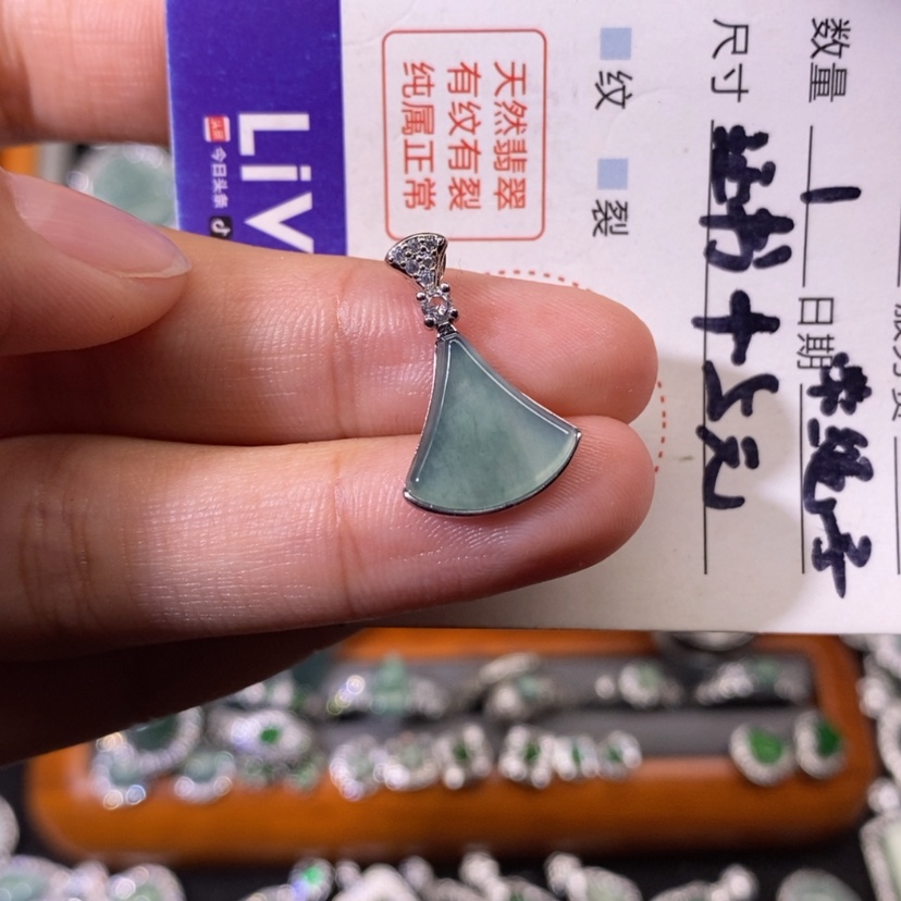 【闪购商品】翡翠颈饰未镶嵌天然