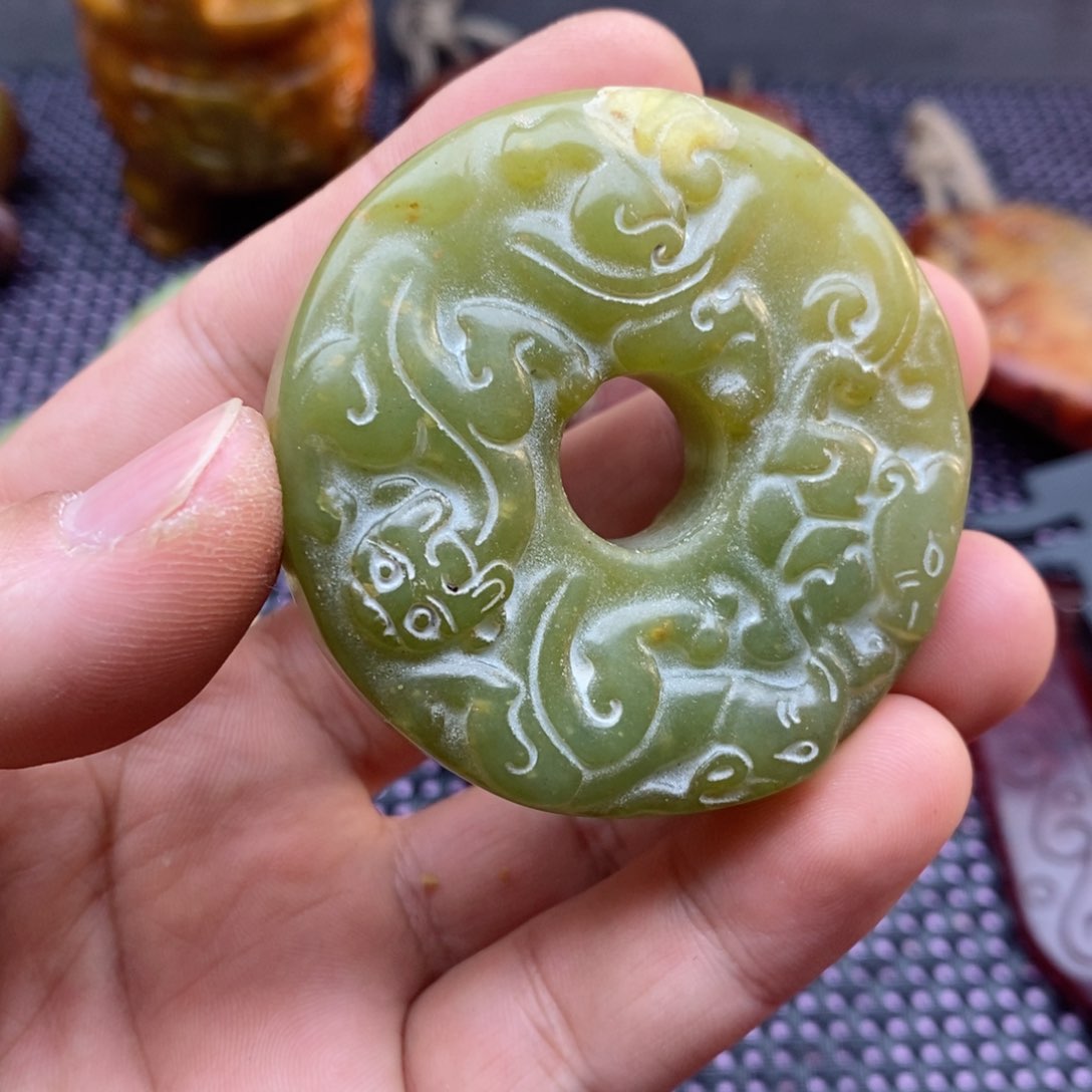 蛇纹石玉颈饰未镶嵌