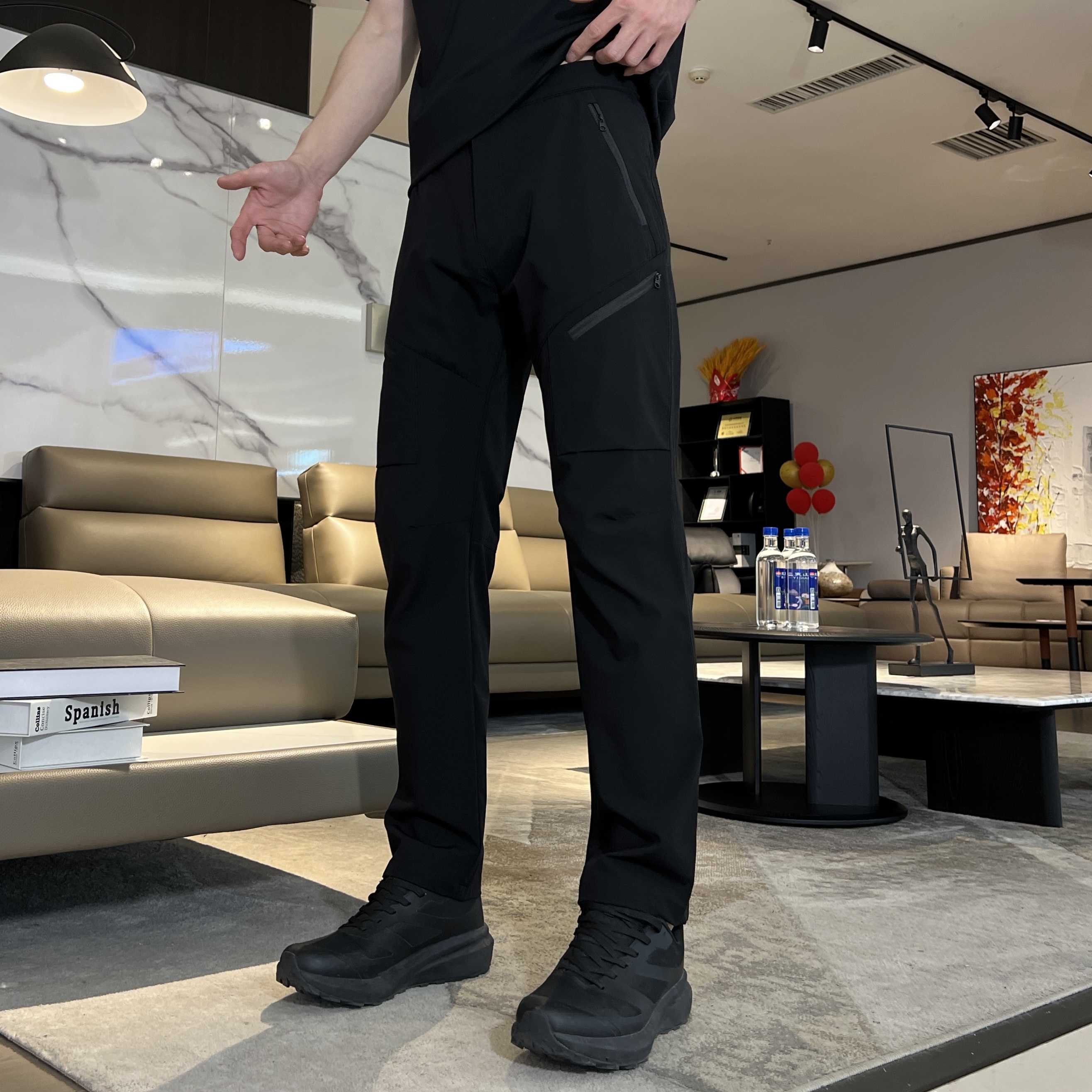 25年茑同款轻薄透气防泼水户外软壳捏褶直筒休闲冲锋裤速干薄款