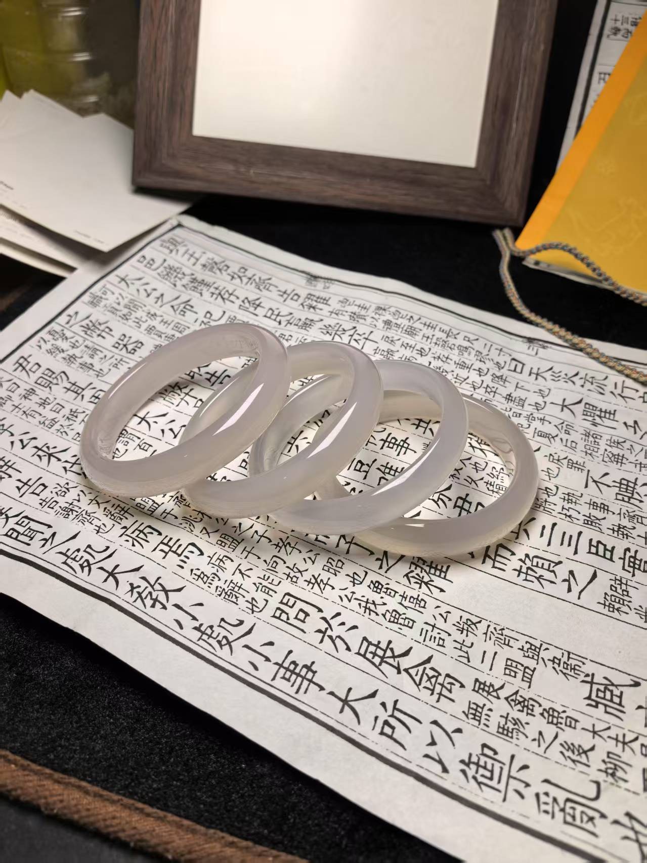 玉髓冰藕粉细手镯（拍一发一 多样性发货）