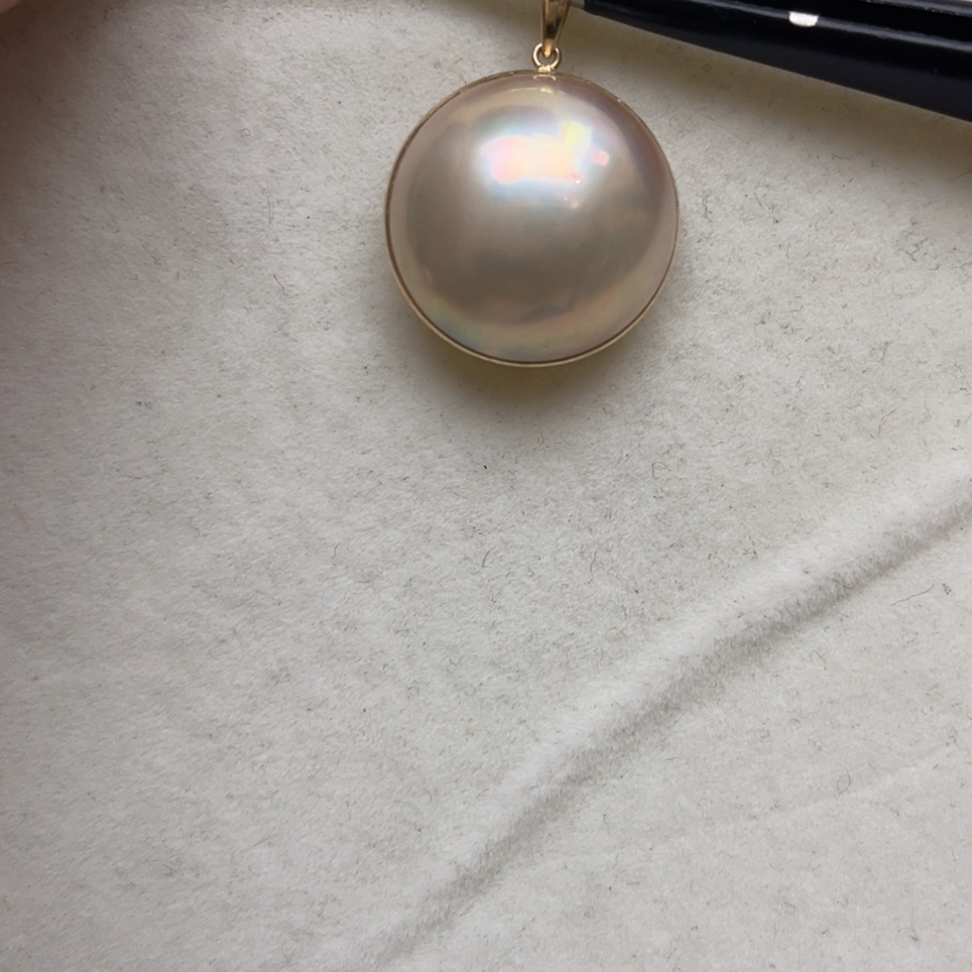 拼合珍珠（马贝珠）18K金镶嵌吊坠(不含链)