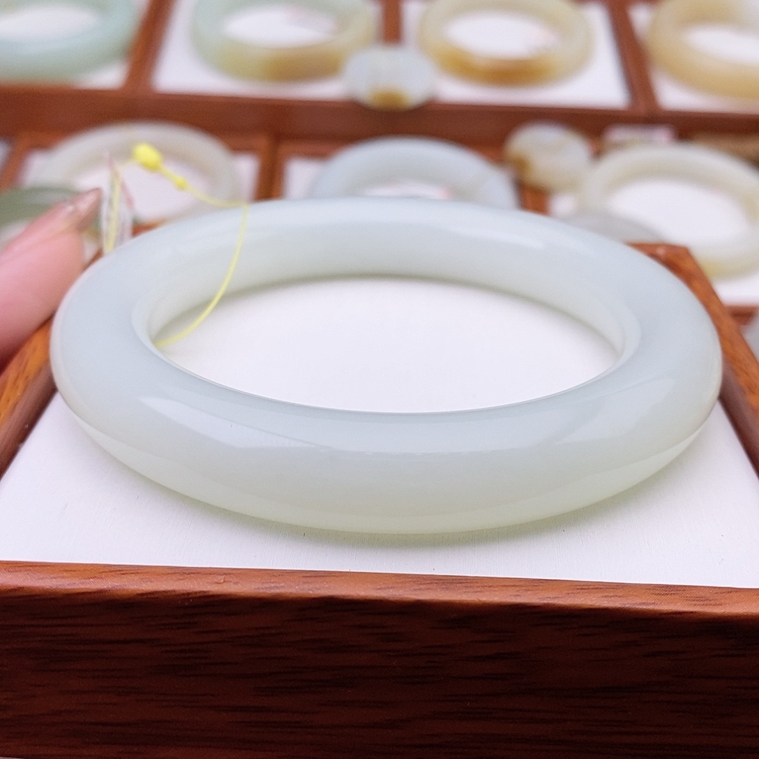 和田玉手镯未镶嵌61.8