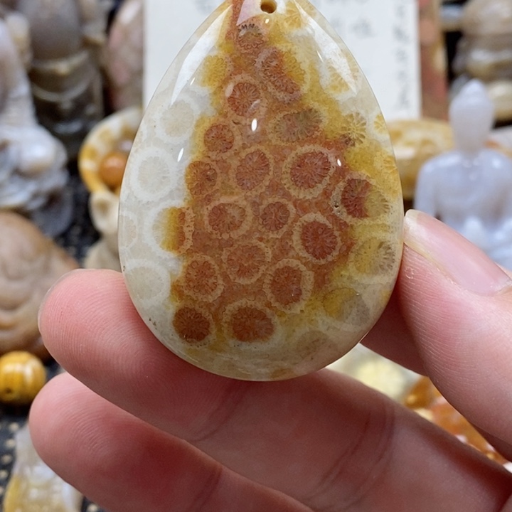 石英质玉未镶嵌颈饰