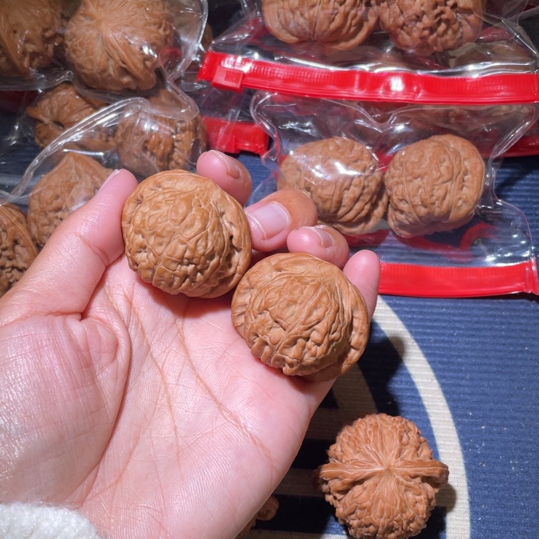 索***远文玩核桃吊坠招财公子38