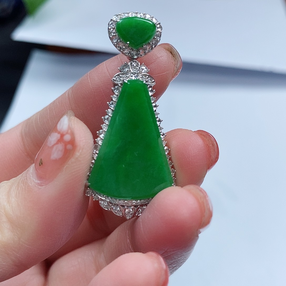 翡翠吊坠(不含链)18K金镶嵌