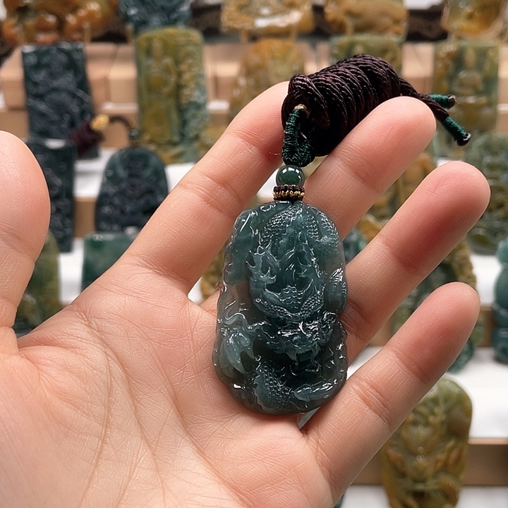 翡翠颈饰未镶嵌天然翡翠A货龙