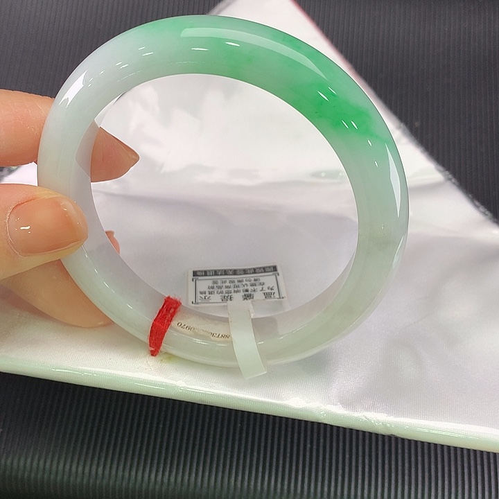 翡翠未镶嵌手镯正圈61