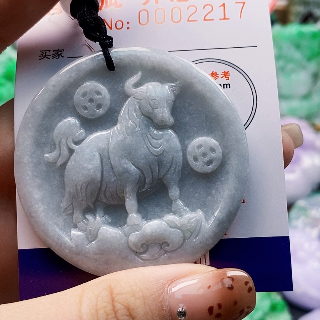 翡翠未镶嵌挂件牛牌