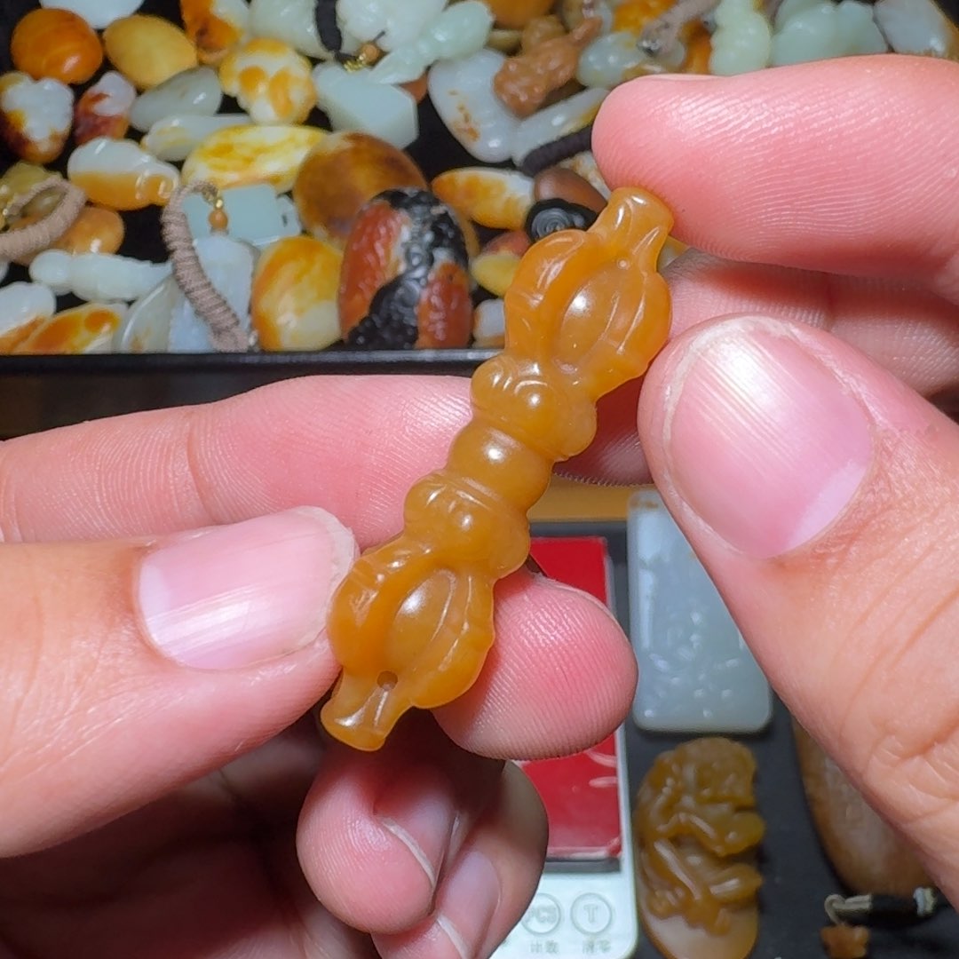 和田玉颈饰未镶嵌旅***者