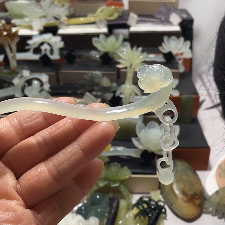 伊***伊蛇纹石玉合金发饰