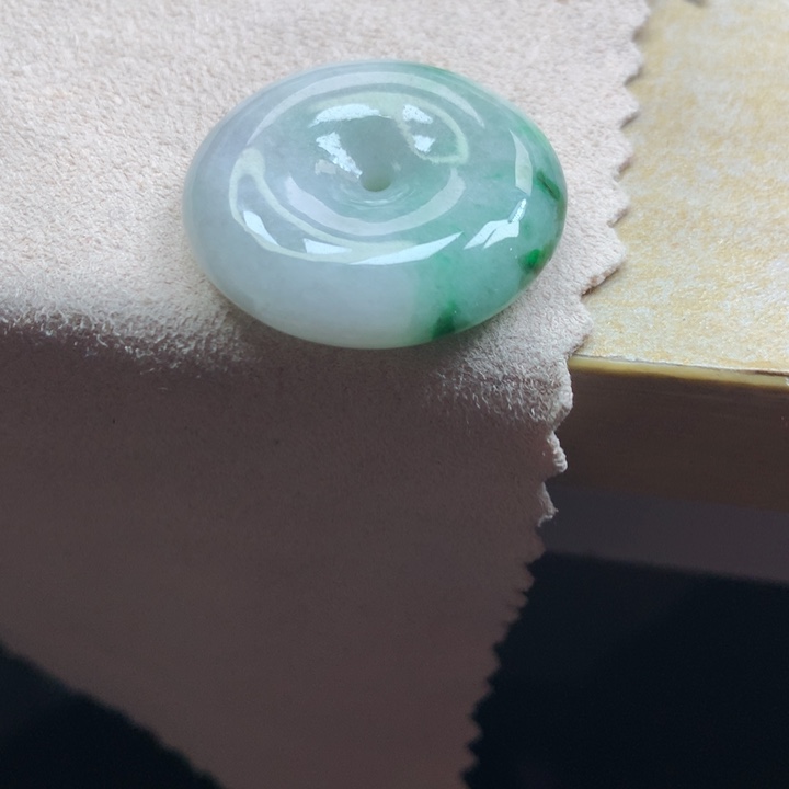 翡翠颈饰未镶嵌吊坠