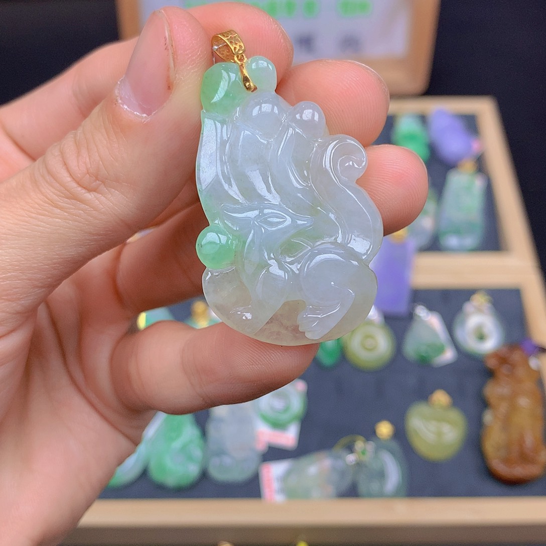 翡翠颈饰18K金镶嵌翡翠