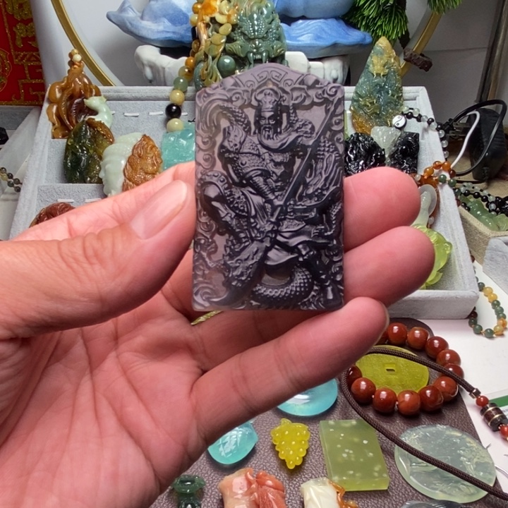 大***虫蛇纹石玉未镶嵌颈饰