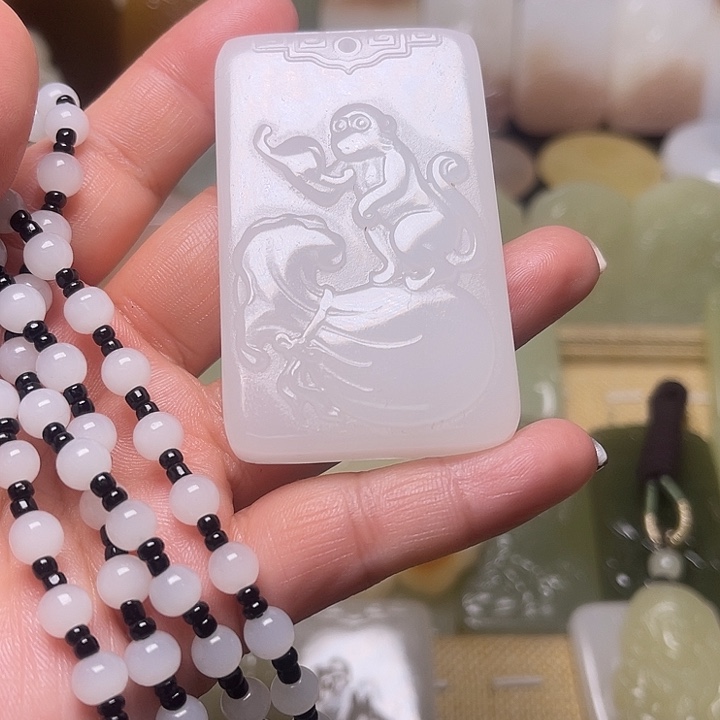 弱***师和田玉未镶嵌颈饰