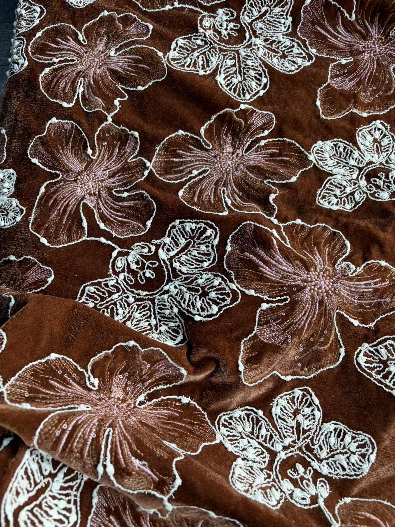 咖啡大花绳绣  重工刺绣 珠管绣片 弹力 不沾灰不沾毛 女装面料