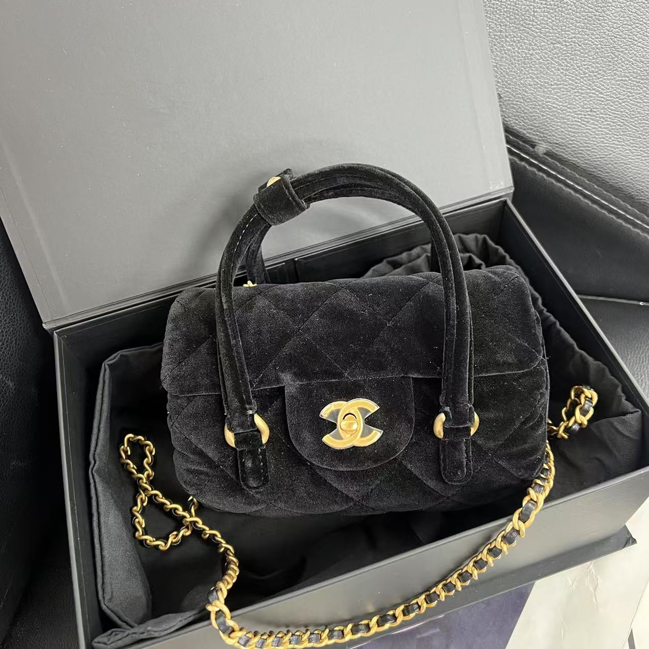 99新 Chanel/香奈儿 捐金沉珠/Vic丝绒圆桶包黑色