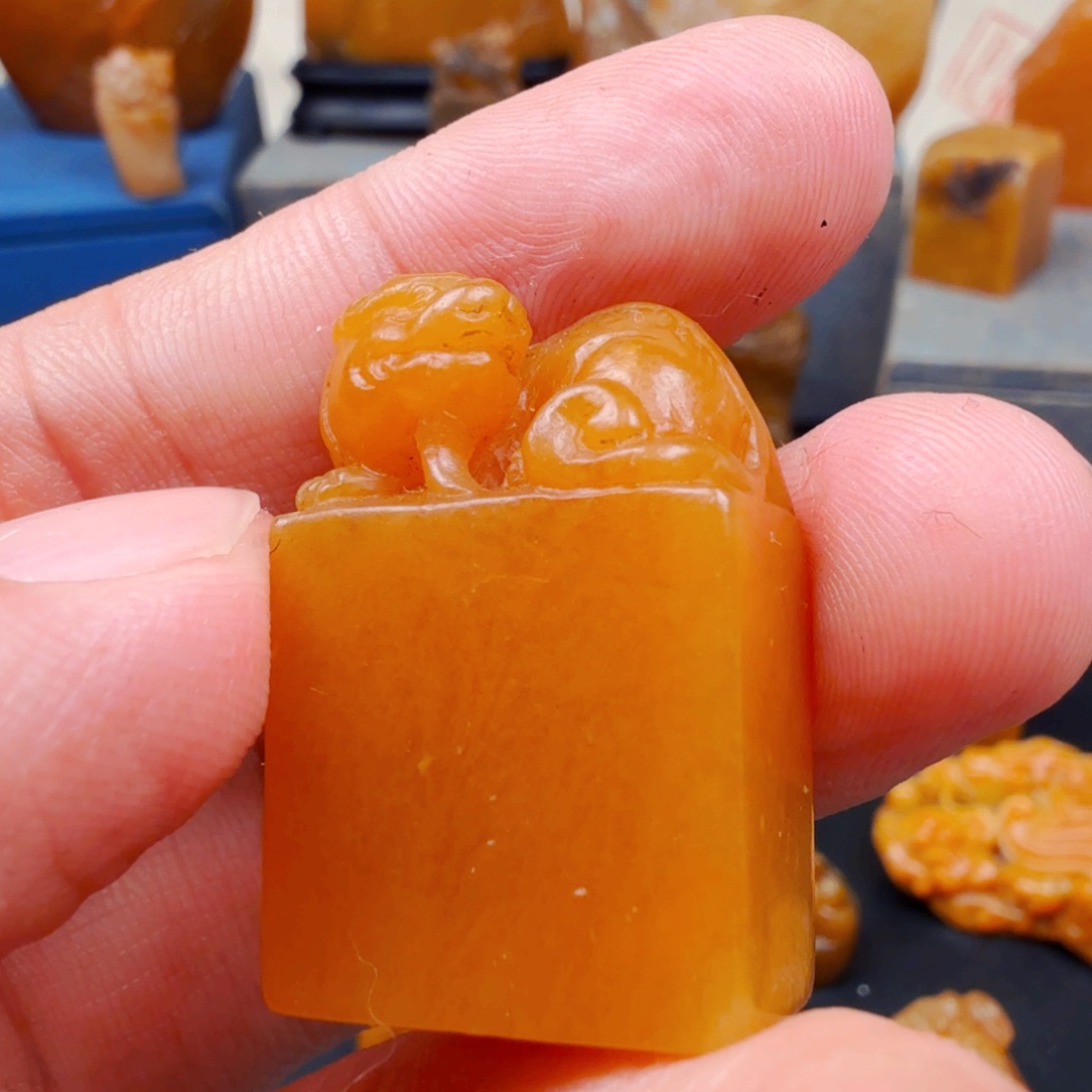 麦***糖田黄石田黄石钮章