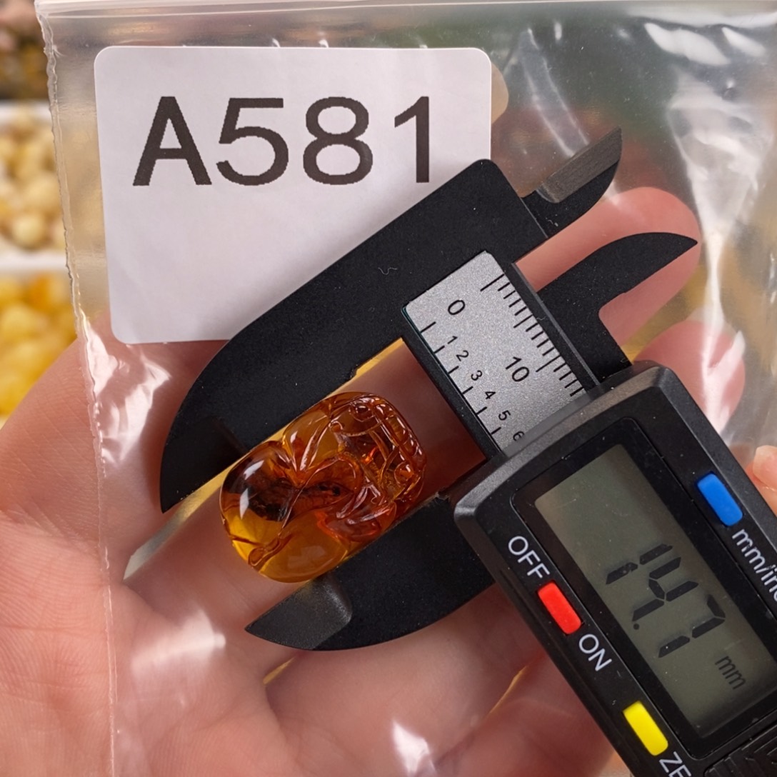 未镶嵌琥珀珠宝奇石