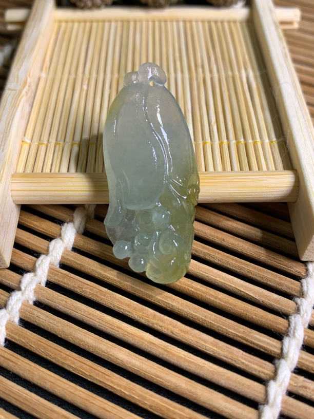 冰黄如意玉兰花吊坠 尺寸38.1 17.9 9.9 天然缅a翡翠