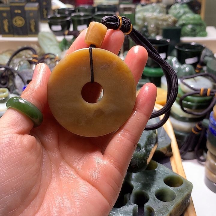 为***当和田玉（糖玉）未镶嵌珠宝半成品