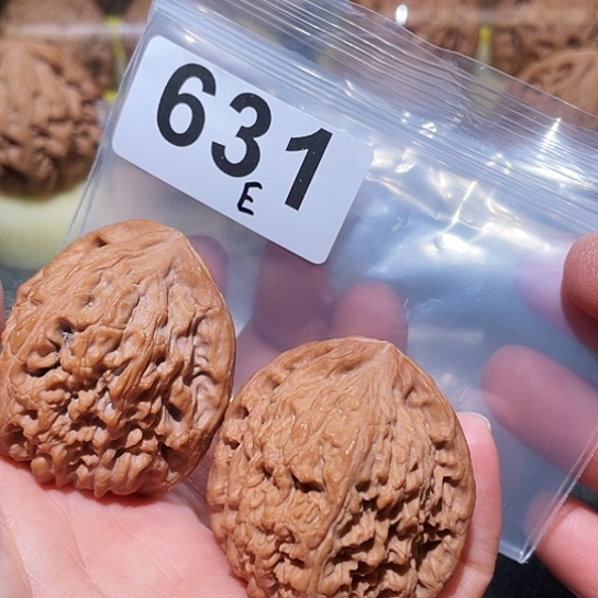 石***铺把件文玩核桃南疆38