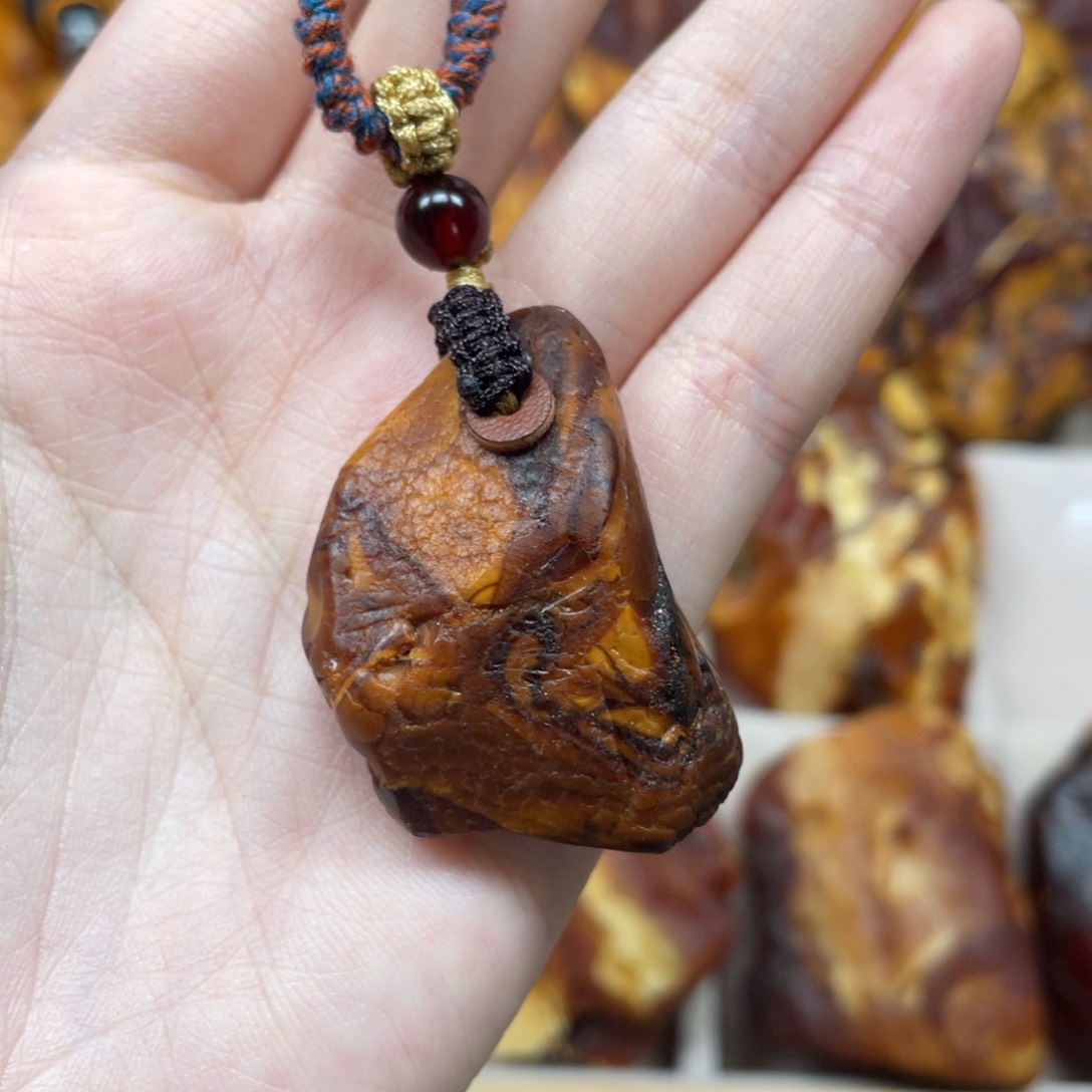 琥珀珠宝奇石未镶嵌