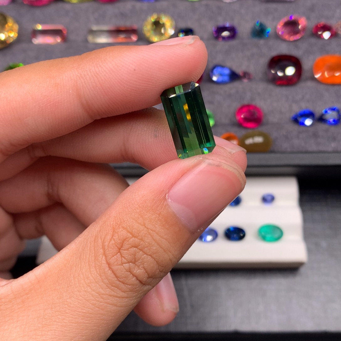 绿色碧玺裸石未镶嵌