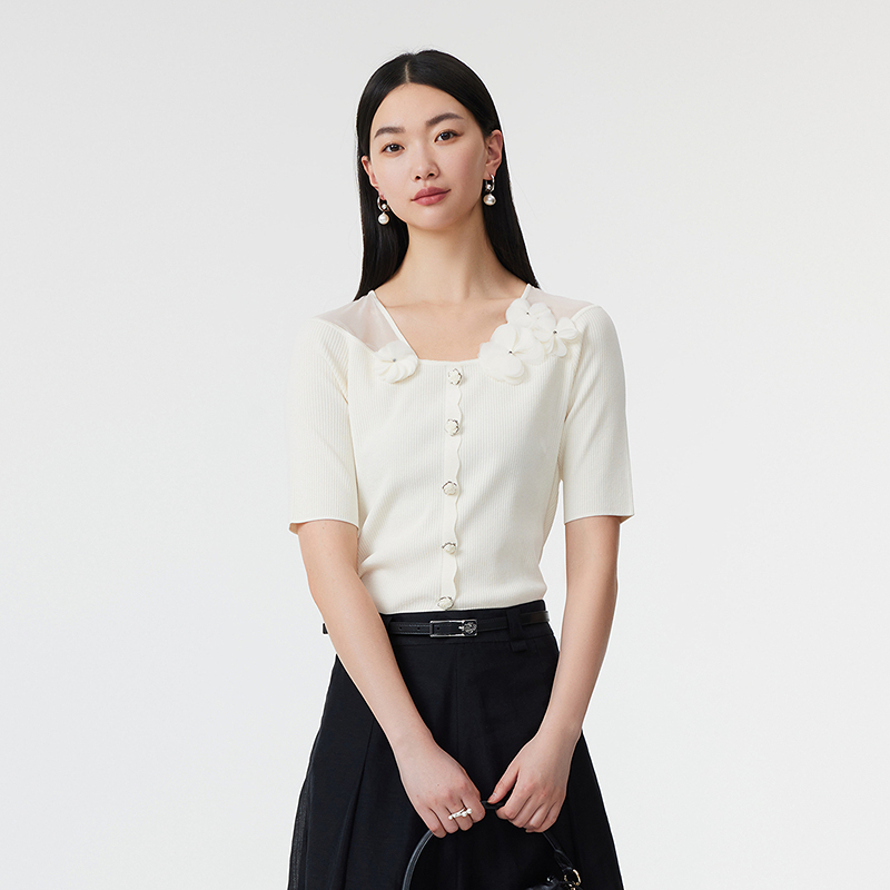 芭蒂娜立体花朵针织衫网纱拼接上衣142Q295