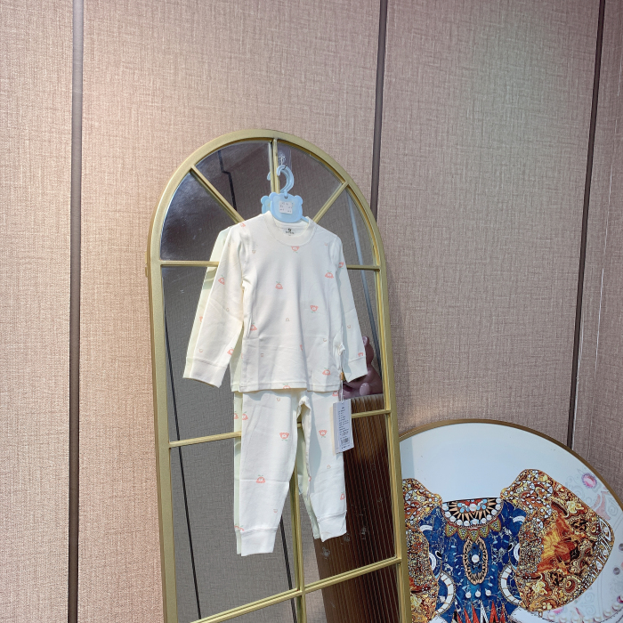 AJ232   宝宝米杏色满印长袖舒绒厚秋衣套装