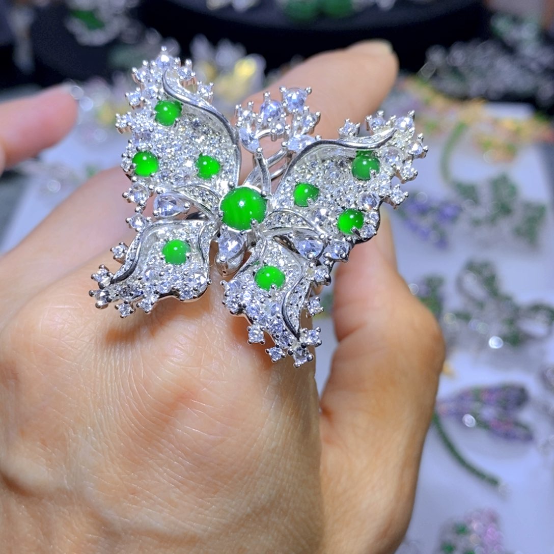 翡翠颈饰银S925镶嵌天然翡翠