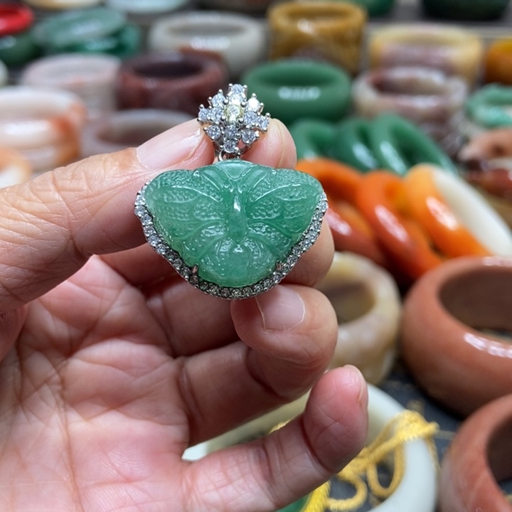 石英质玉手镯未镶嵌