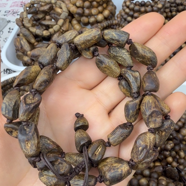 沉香手串沉香绿奇楠树丁留疤多圈沉水25