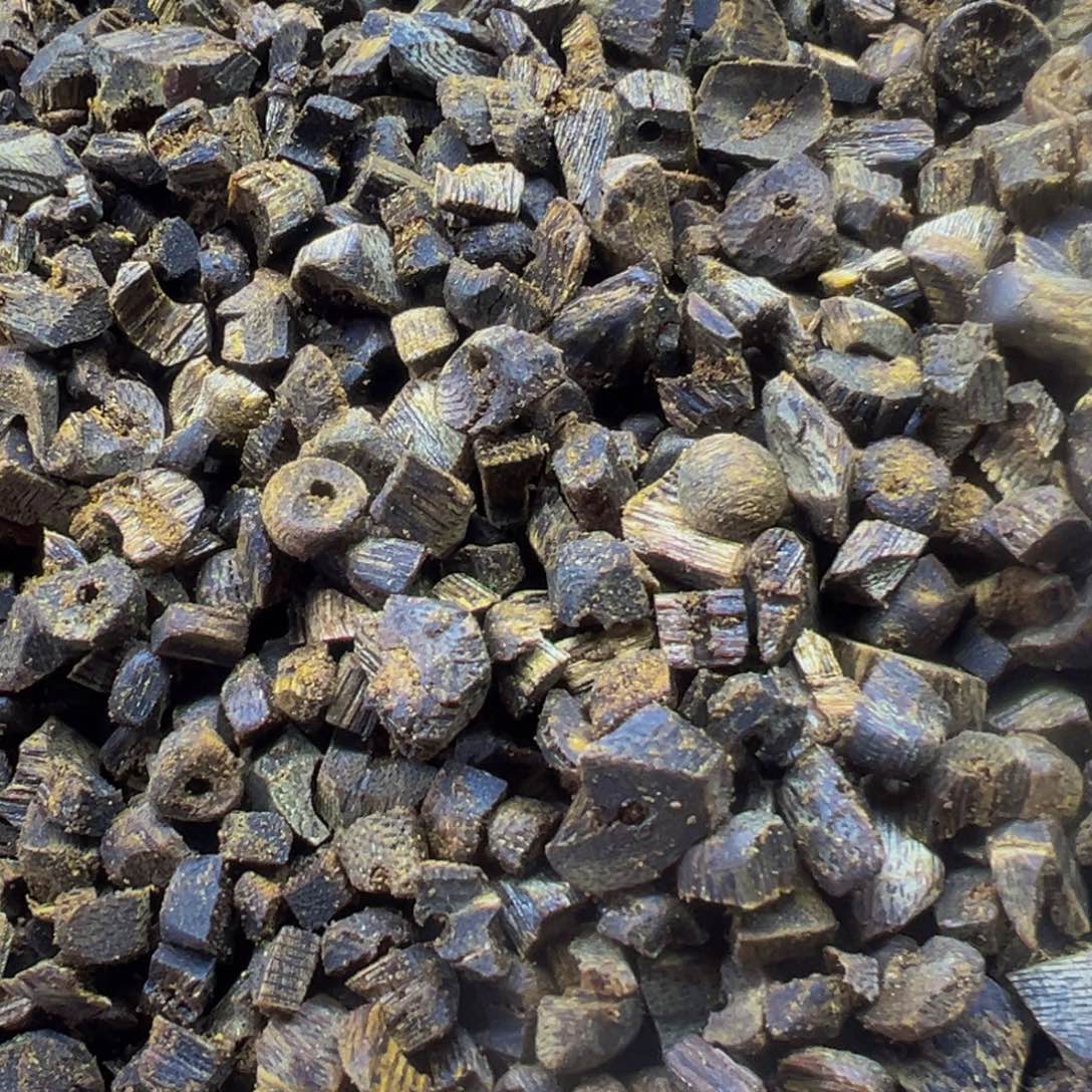 沉香手把件绿奇楠沉香高油珠子料20克