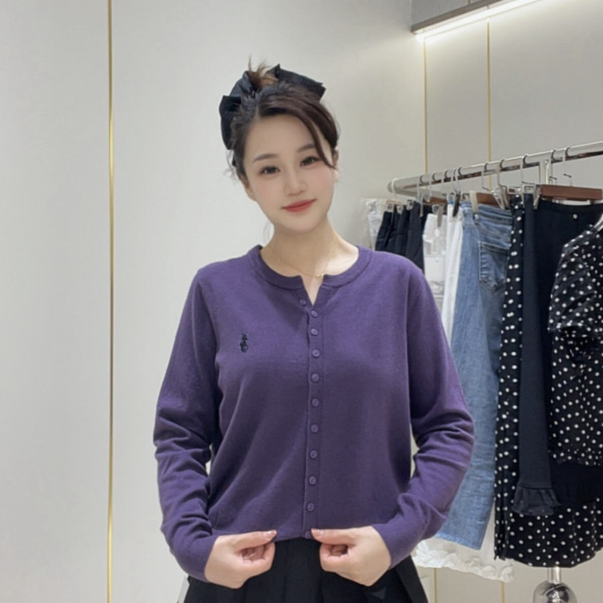 高品质纯色圆领刺绣开衫上衣