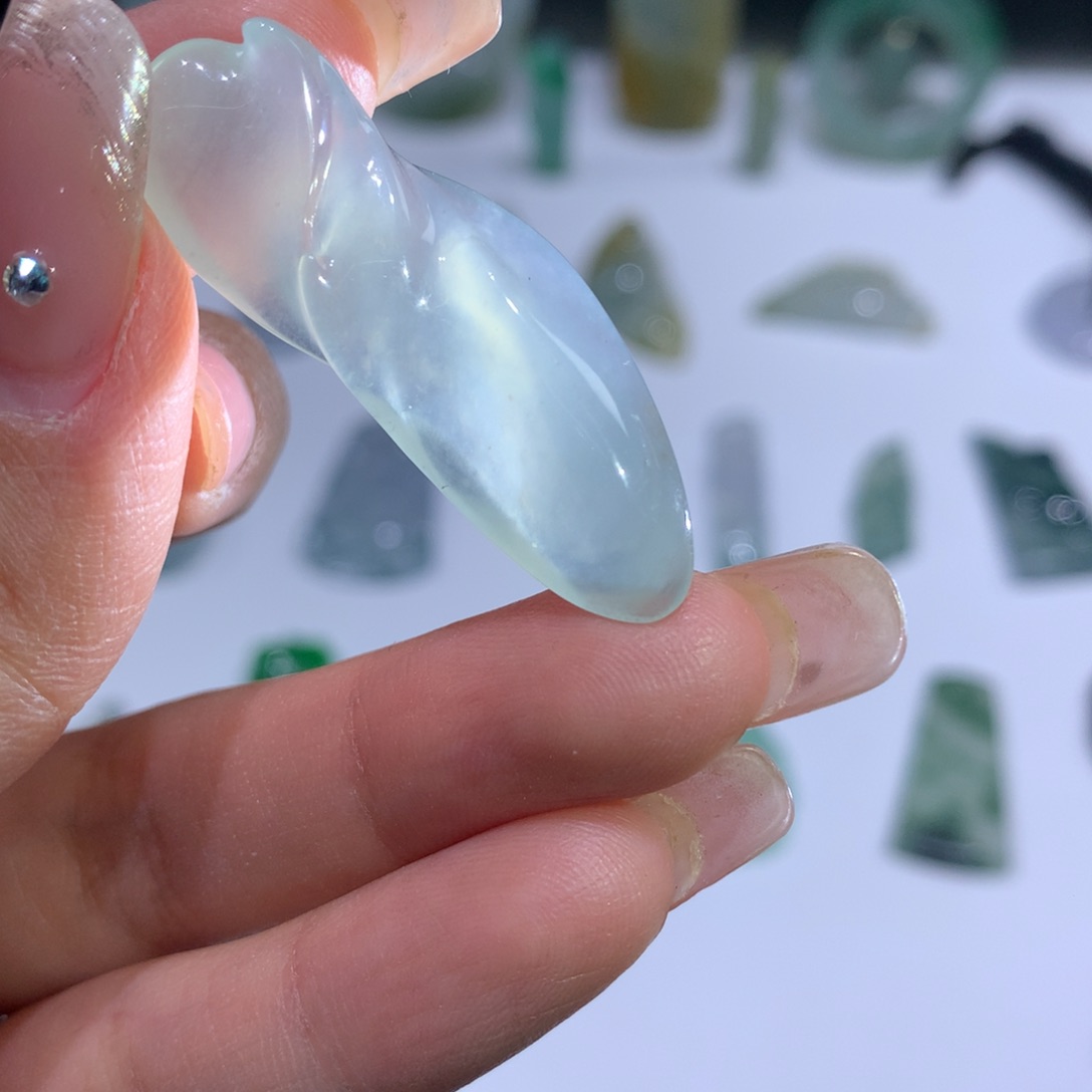 翡翠颈饰未镶嵌随型