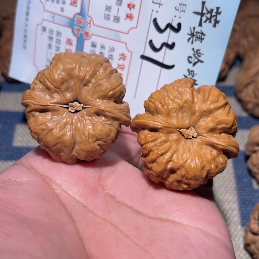 文玩核桃把件色差