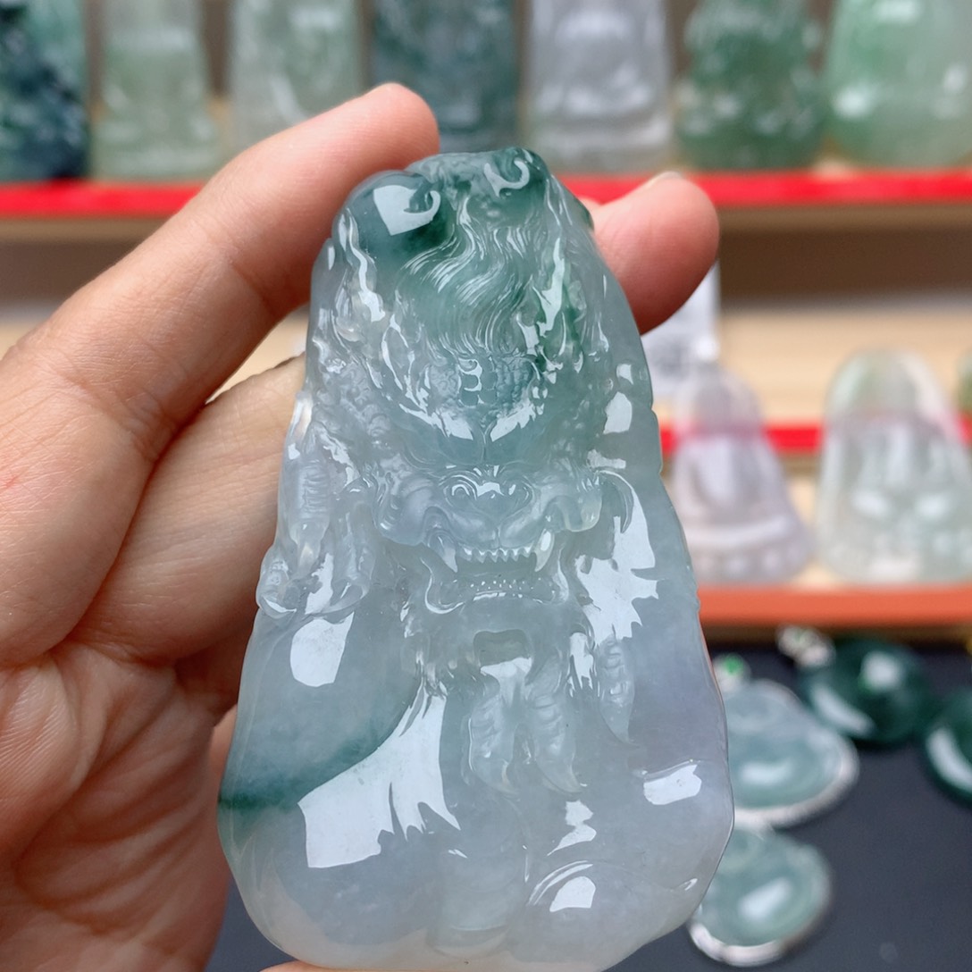 翡翠颈饰未镶嵌老*.龙