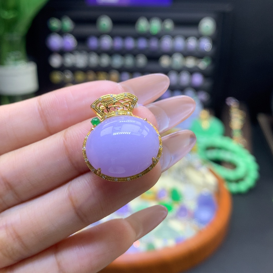 翡翠18K金镶嵌颈饰
