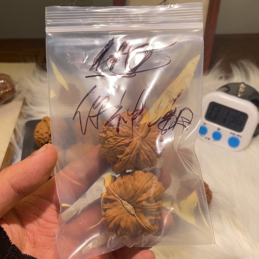 你***潮43闷白白狮子文玩核桃