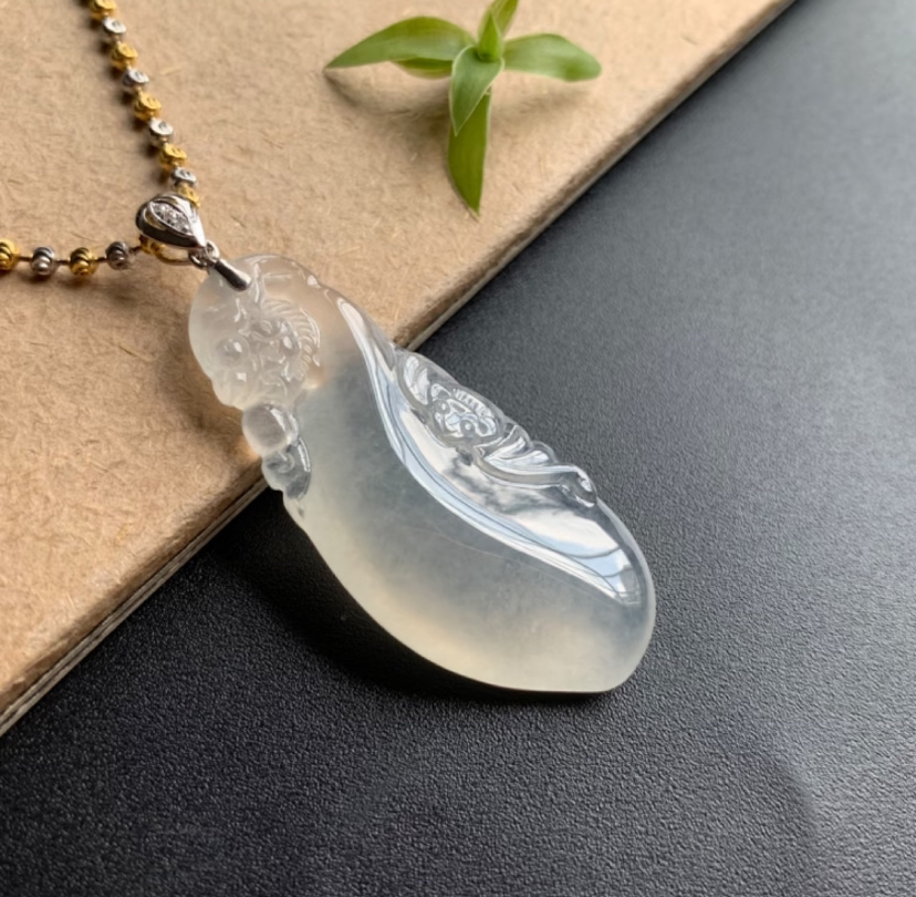 金镶嵌螭龙守护冰种翡翠A货吊坠